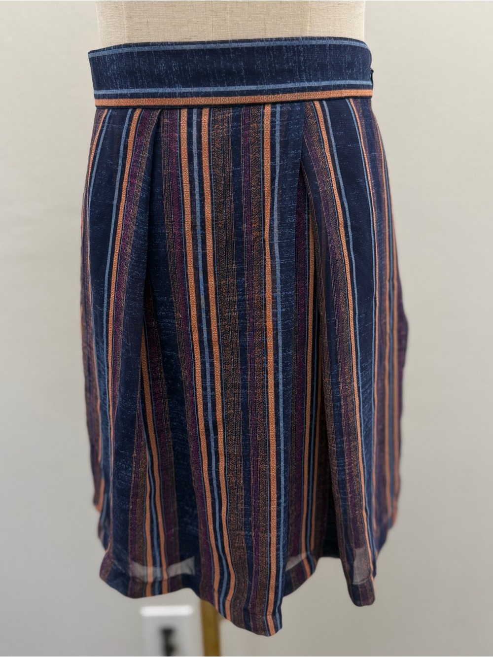 BCBGeneration Striped Flowy Shorts Women’s Medium Navy Boho High Waist